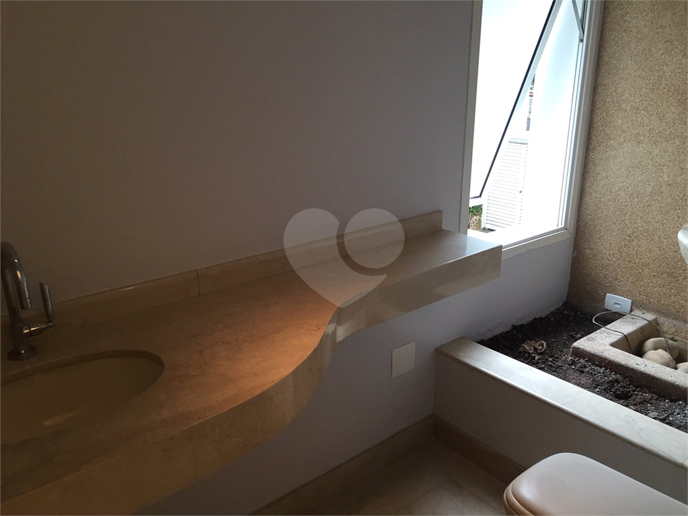 Casa à venda com 4 quartos, sendo 2 suítes, no condomínio Residencial Morumbi, São Paulo - SP