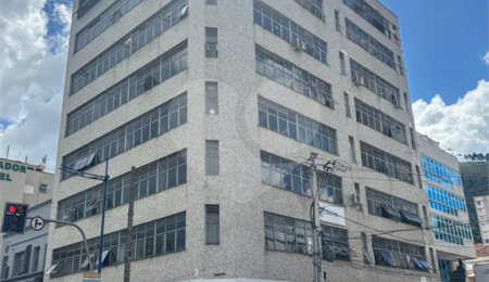 Cobertura à venda com 3 quartos, sendo 1 suíte,  no Centro, Poços de Caldas, MG