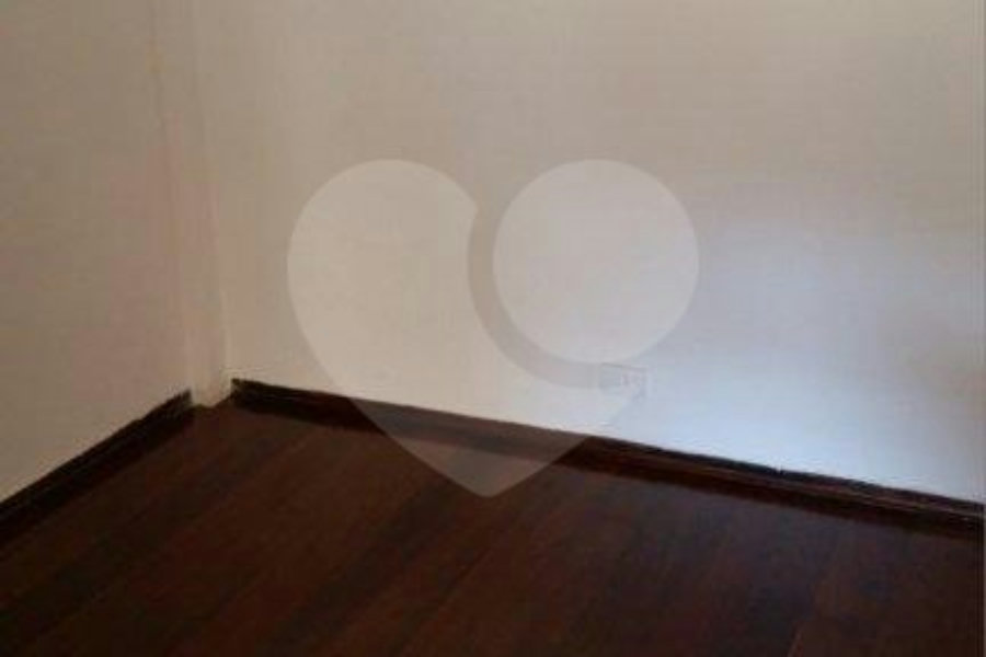 Sobrado à venda com 4 quartos, sendo 1 suíte, em Vila Nova Cachoeirinha, São Paulo, SP