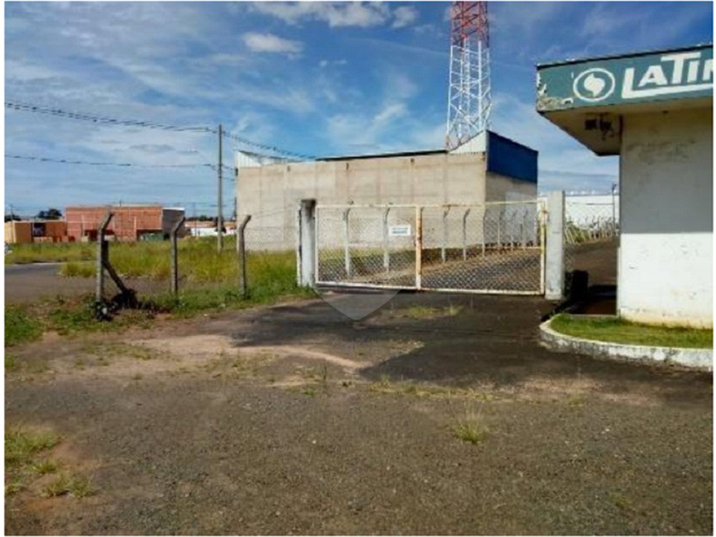 Galpão Comercial .