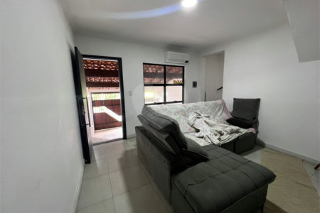 Sobrado à venda com 3 quartos, sendo 1 suíte, em Lopes de Oliveira, Sorocaba, SP