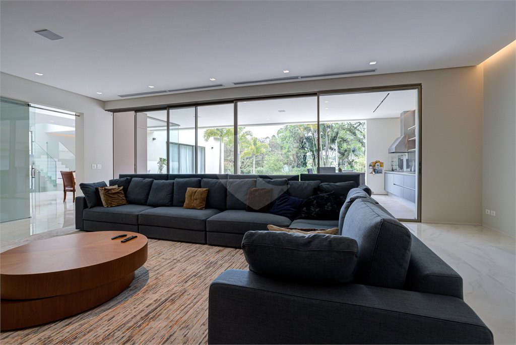 Casa à venda com 5 suítes em Jardim Cordeiro, São Paulo, SP