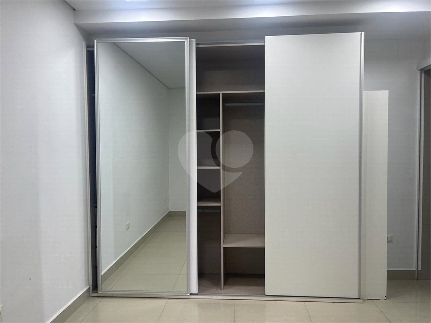 Casa de Vila à venda com 3 quartos, sendo 1 suíte, em Jardim Hípico, São Paulo, SP