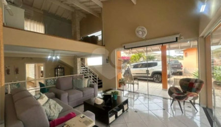 Casa à venda com 3 quartos, sendo 1 suíte,  no condomínio Residencial Delle Stelle, Louveira - SP