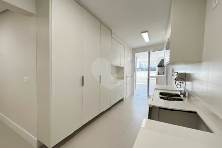 Apartamento à venda com 3 suítes em Vila Romana, São Paulo, SP