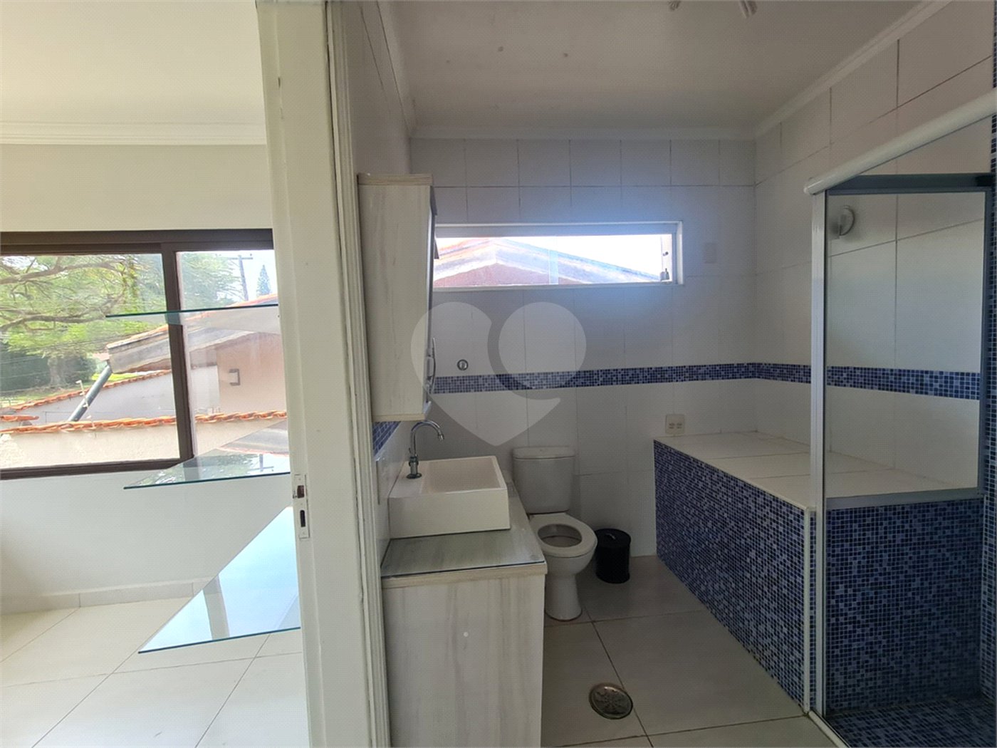 Sobrado à venda com 4 quartos, sendo 1 suíte,  em Interlagos, São Paulo, SP