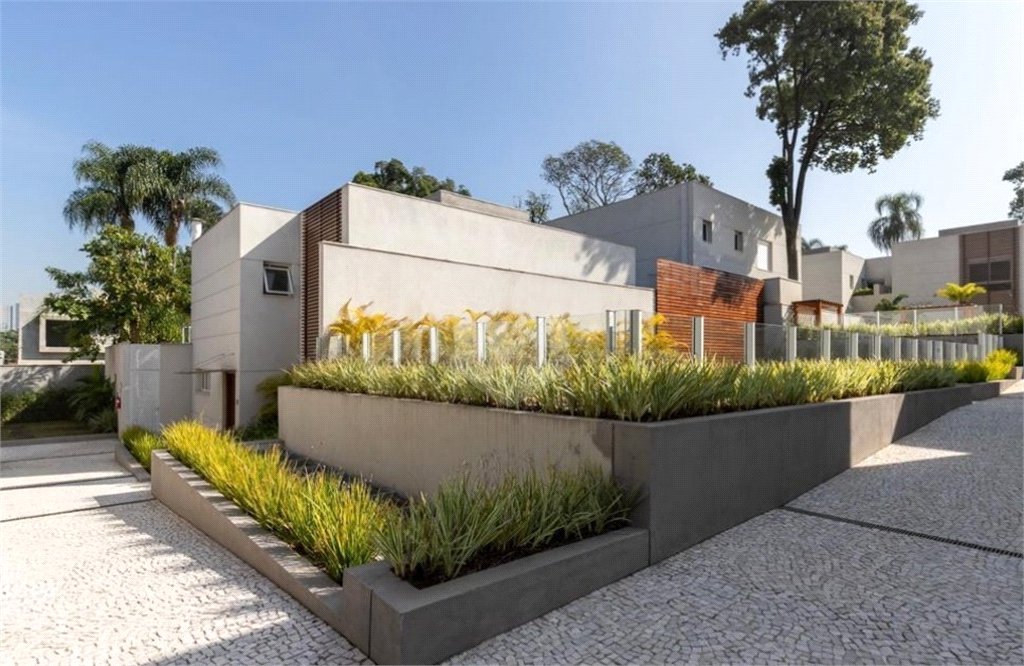 Casa à venda com 4 suítes no condomínio Hípica Garden, São Paulo - SP
