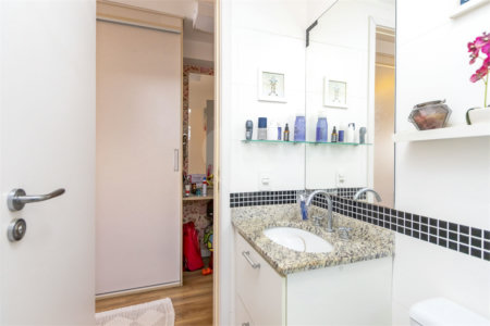 Apartamento à venda com 2 quartos, sendo 1 suíte,  em Bosque da Saúde, São Paulo, SP