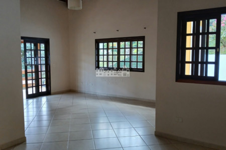 Casa para alugar com 3 quartos, sendo 1 suíte, em Vila Petrópolis, Atibaia, SP