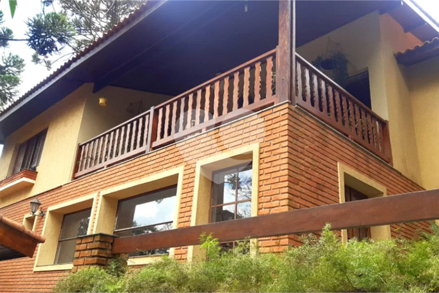 Casa à venda com 3 quartos, sendo 1 suíte, no condomínio Jardim da Monntanha II, Mairiporã - SP
