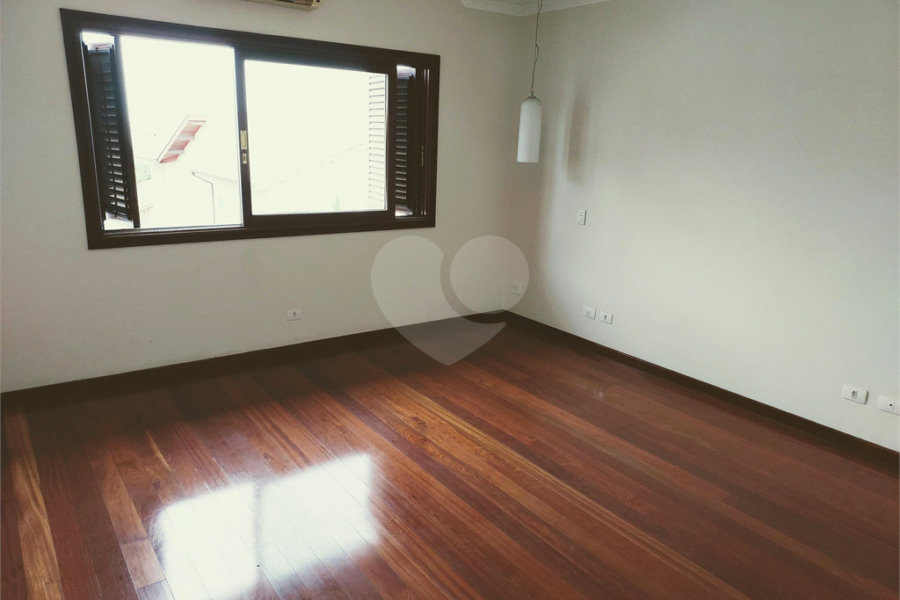 Casa à venda com 3 suítes no condomínio Chácara Francesa, São Paulo - SP
