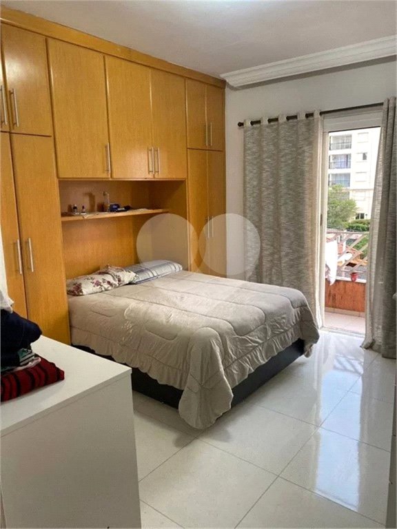 Casa à venda com 3 quartos, sendo 2 suítes, no condomínio Ibarra, São Paulo - SP