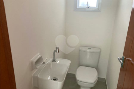 Sobrado à venda com 3 quartos, sendo 1 suíte,  em Jardim Alzira, São Paulo, SP