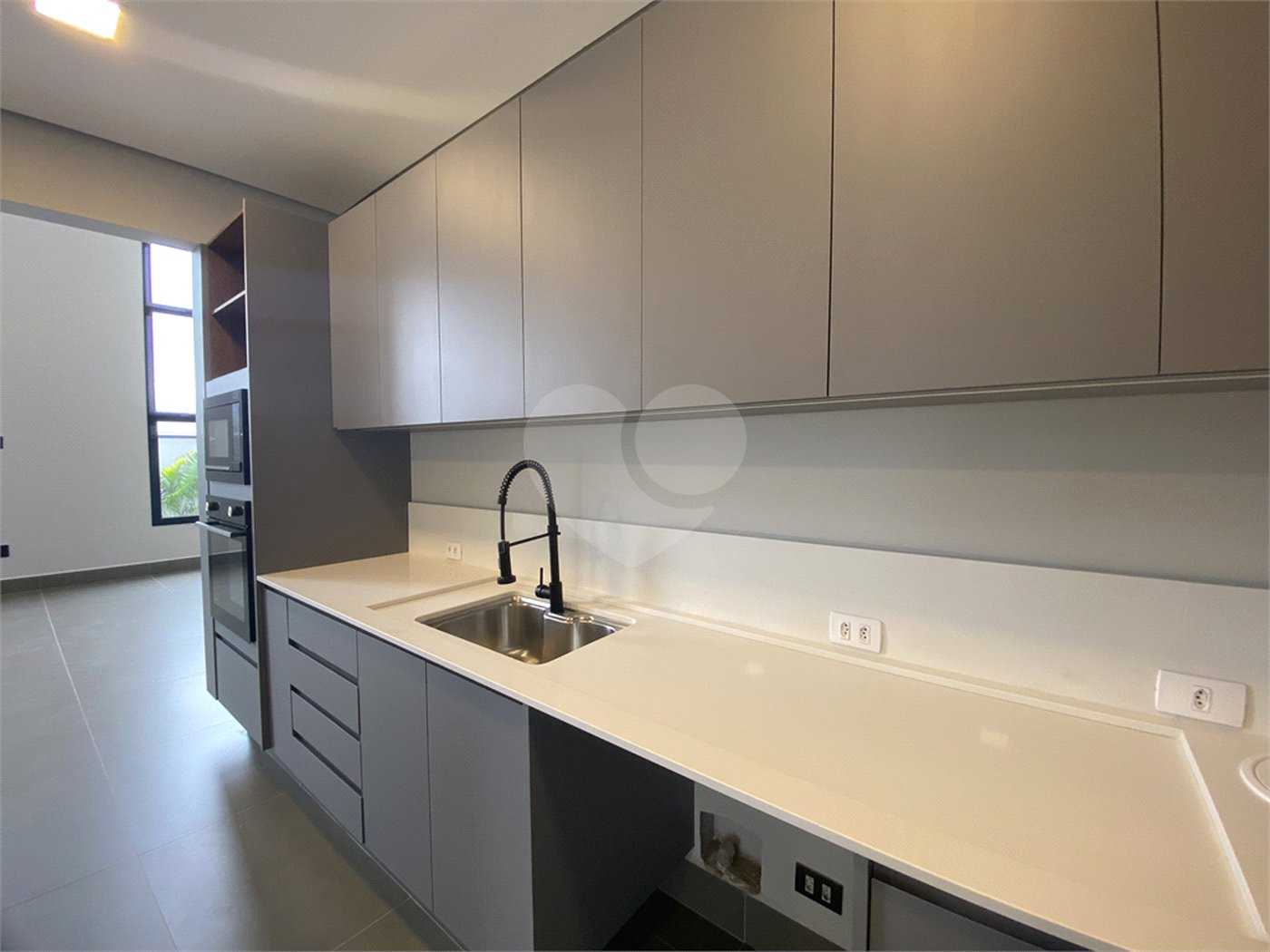 Casa à venda com 3 suítes no condomínio Portal dos Bandeirantes, Salto - SP