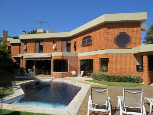 Casa de Vila à venda com 5 quartos, sendo 3 suítes,  em Morumbi, São Paulo, SP