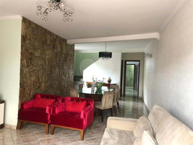 Sobrado à venda com 3 quartos, sendo 1 suíte,  em Vila Guilherme, São Paulo, SP