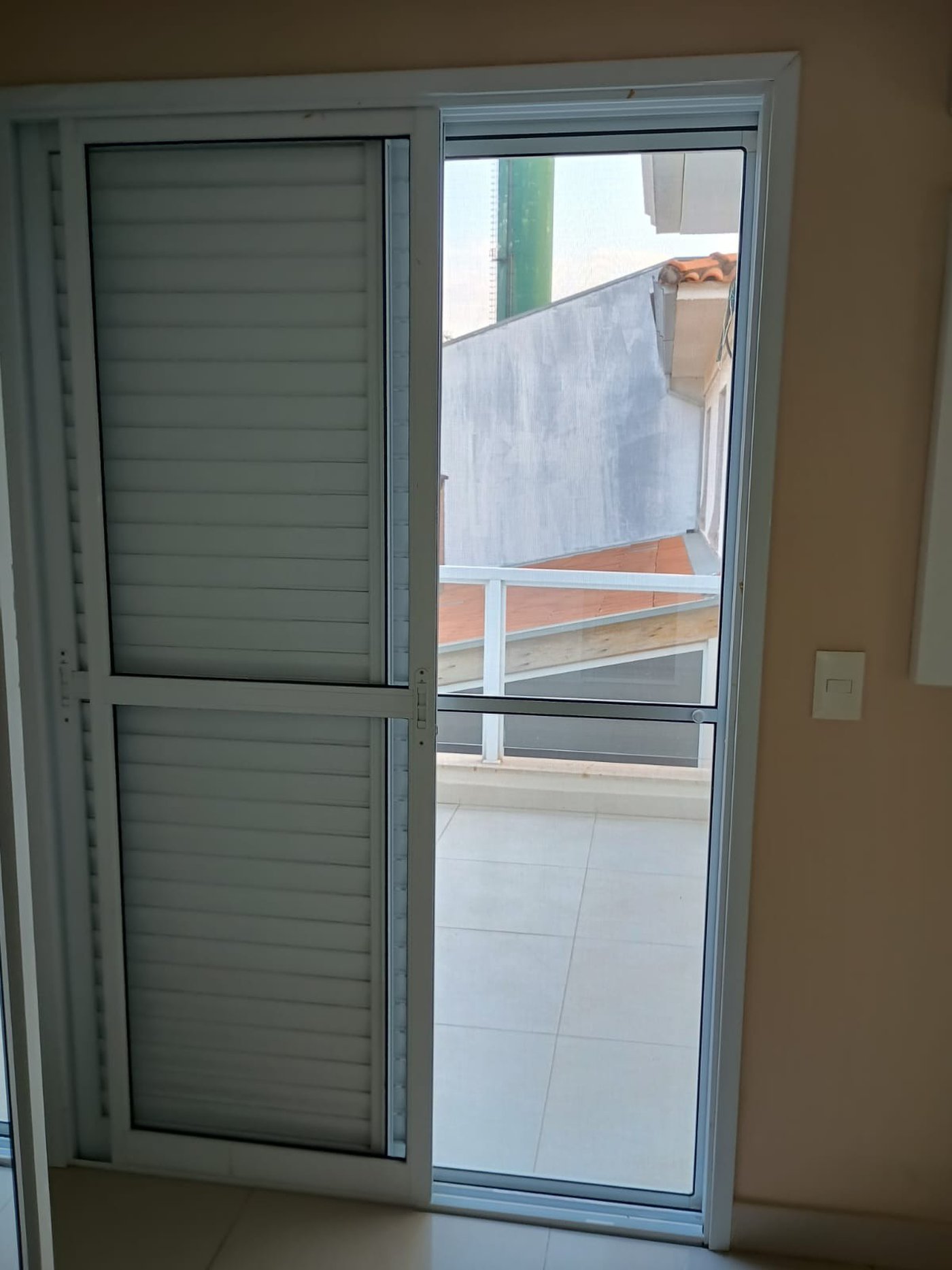 Casa à venda com 3 quartos, sendo 1 suíte,  no condomínio Vila flora, Hortolândia - SP