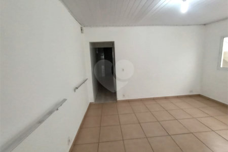 Sobrado à venda com 3 quartos em Sítio Pinheirinho, São Paulo, SP