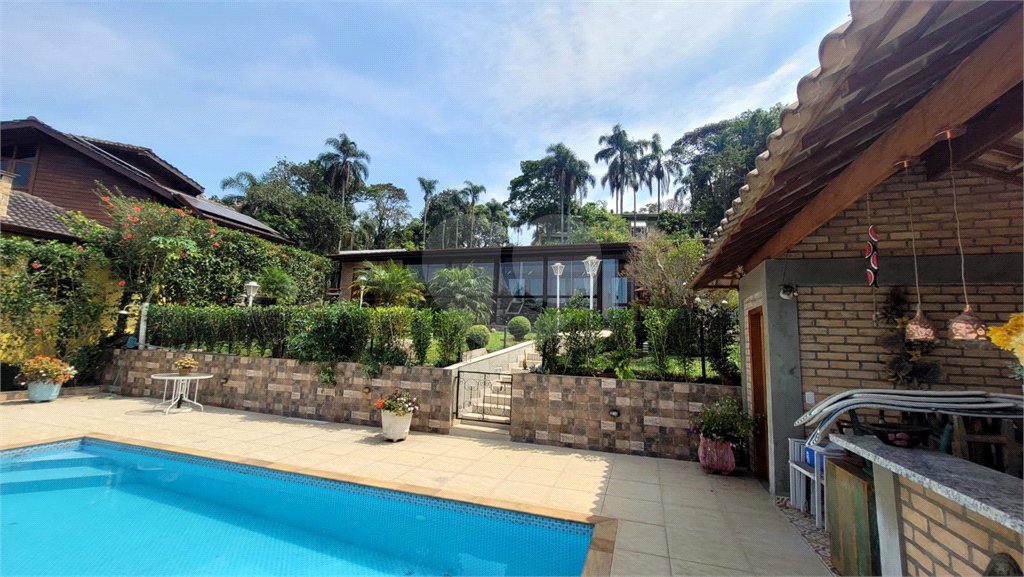 Casa à venda com 3 quartos, sendo 1 suíte, no condomínio Associação Reserva das Hortênsias, Mairiporã - SP