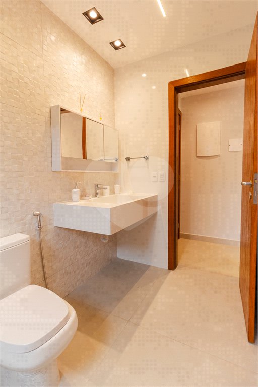 Casa à venda com 3 quartos, sendo 2 suítes, em Caravelas, Armação dos Búzios, RJ