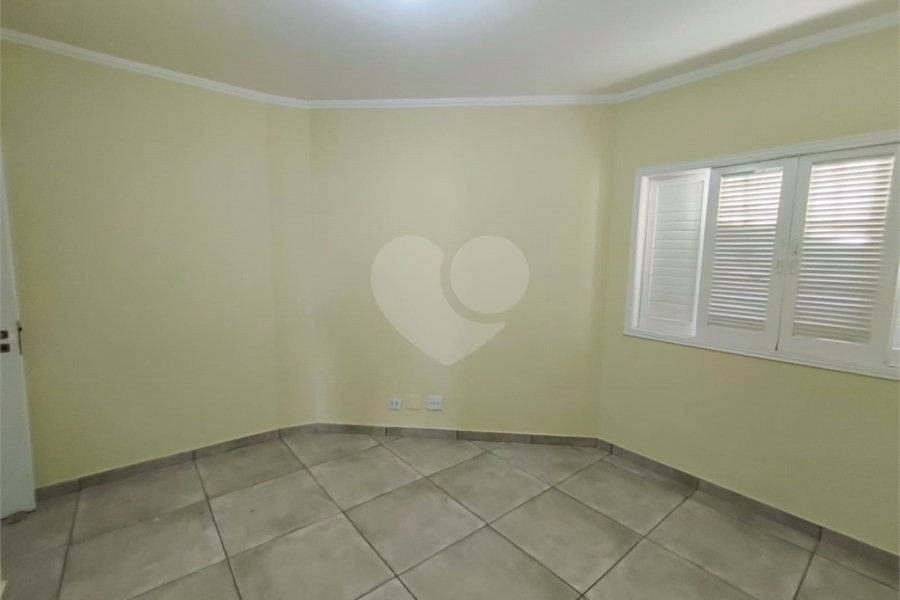 Sobrado à venda com 3 quartos, sendo 1 suíte, em Vila Nivi, São Paulo, SP