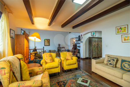 Casa à venda com 4 quartos, sendo 2 suítes, em Chácara Flora, São Paulo, SP