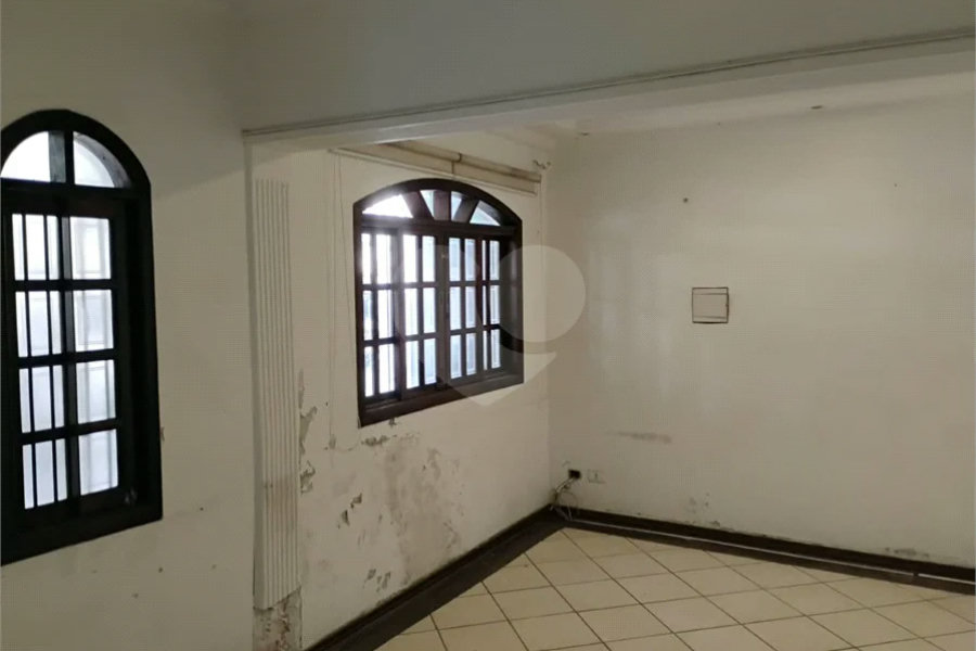 Vende-se sobrado de 3 andares na Vila Santa Catarina