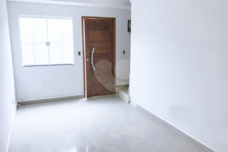 Casa à venda com 2 suítes no condomínio Residence Adelina, São Paulo - SP