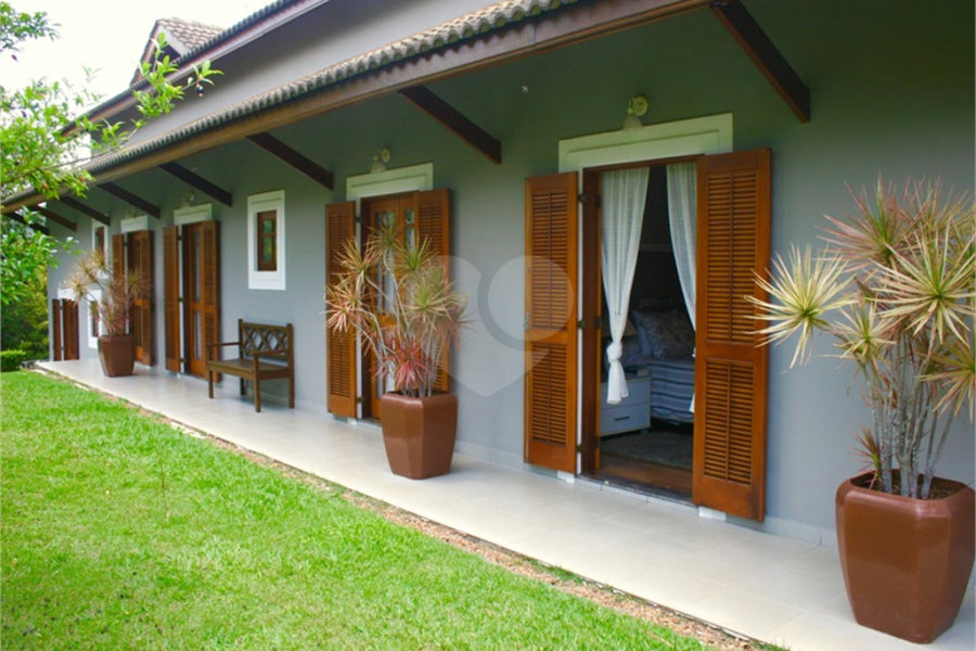 Casa à venda com 5 suítes no condomínio Suíça da Cantareira, Mairiporã - SP