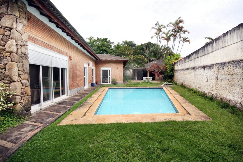 Casa Térrea à venda com 4 quartos, sendo 2 suítes, em Interlagos, São Paulo, SP