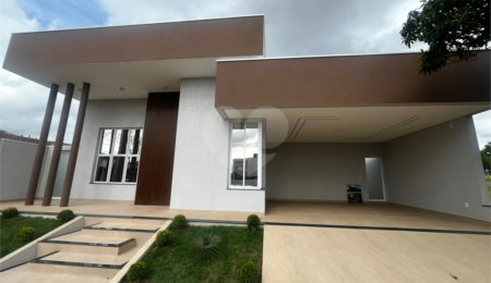 Casa à venda com 3 suítes em Vila Popular, Itapetininga, SP
