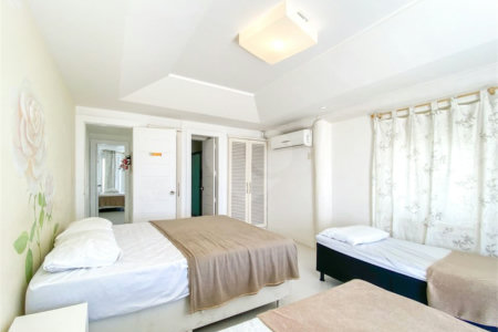 Casa à venda com 5 quartos, sendo 4 suítes, em Marina, Armação dos Búzios, RJ