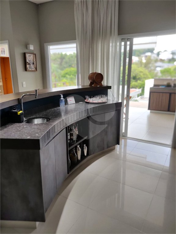 Casa à venda com 4 quartos, sendo 2 suítes, no condomínio Residencial Villaggio Paradiso, Itatiba - SP