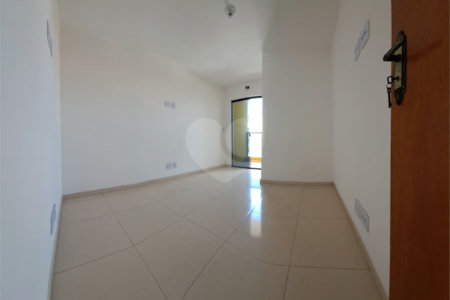 Sobrado novo de 3 quartos, 1 suíte, com 100 m², 2 vagas de garagem à venda no Jardim Eliane SP