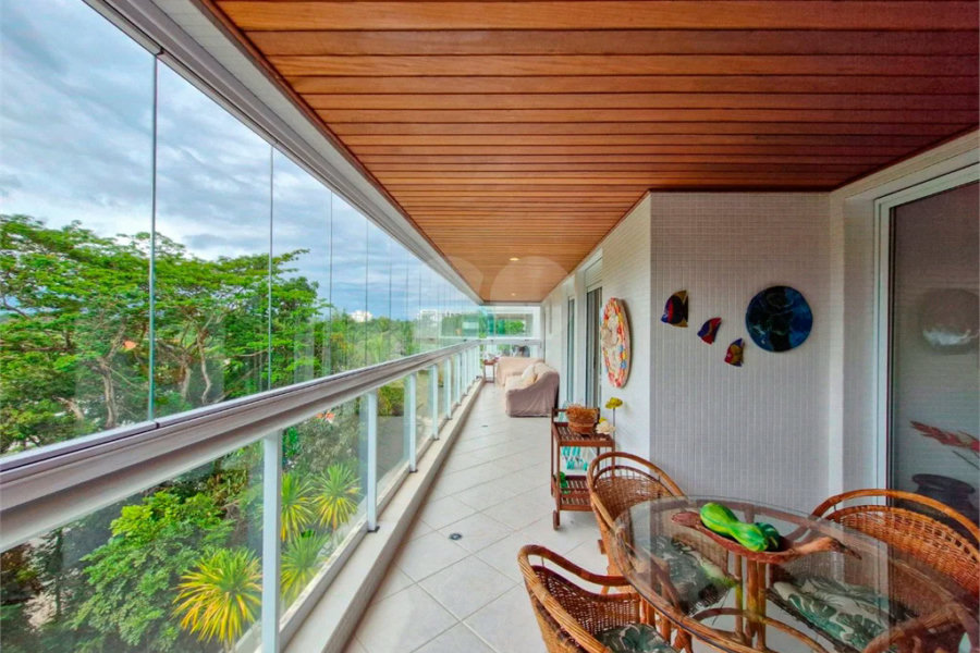 Apartamento à venda com 4 quartos, sendo 2 suítes, em Riviera de São Lourenço, Bertioga, SP