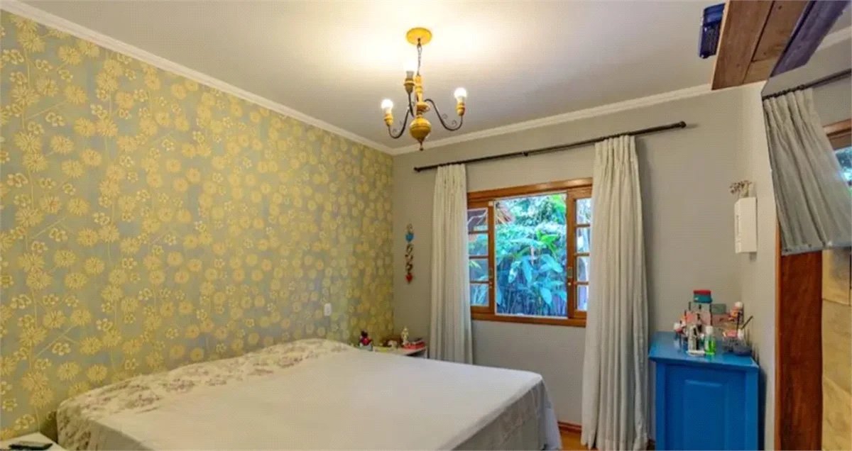 Casa à venda com 4 quartos, sendo 2 suítes,  em Granja Viana, Cotia, SP