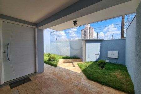 Casa à venda com 3 dormitórios, sendo 1 suite e ampla área de lazer no Jardim Brasil