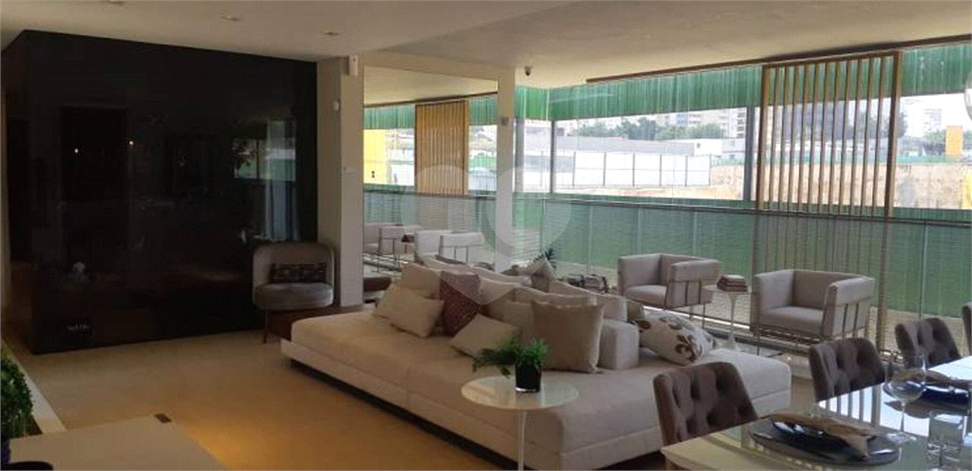 Apartamento à venda com 3 quartos, sendo 2 suítes, em Jardim das Acácias, São Paulo, SP
