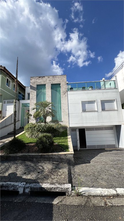 Casa à venda com 3 quartos, sendo 2 suítes, no condomínio Mirante do Horto, São Paulo - SP