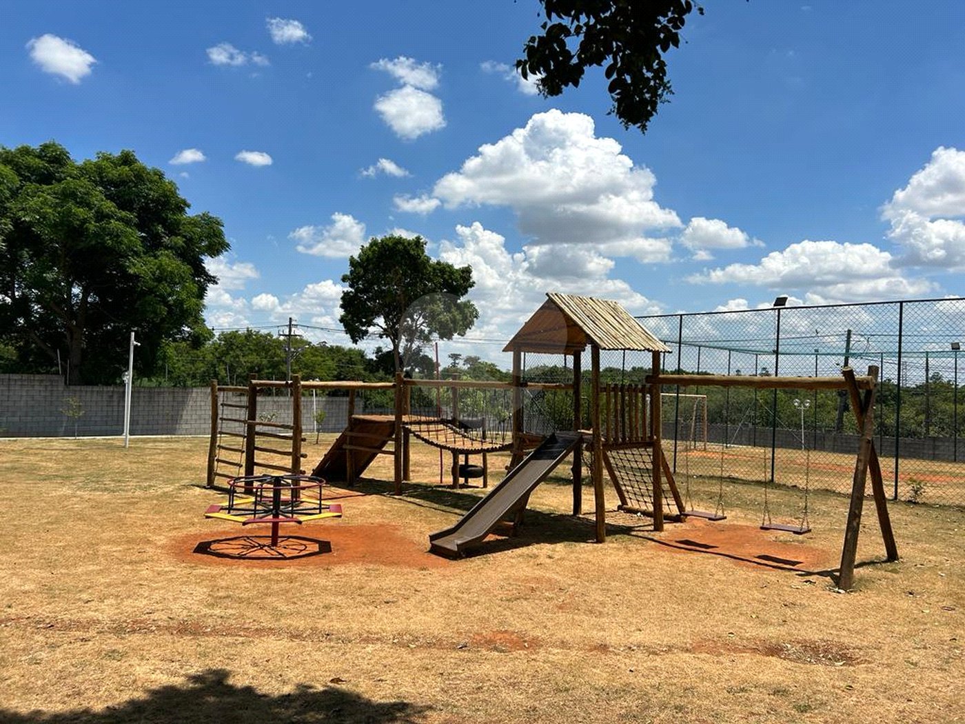 Casa à venda com 2 quartos no condomínio Residencial Estoril, Sorocaba - SP
