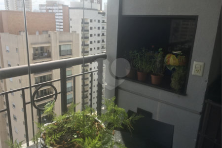Apartamento à venda com 4 quartos, sendo 3 suítes, em Moema, São Paulo, SP