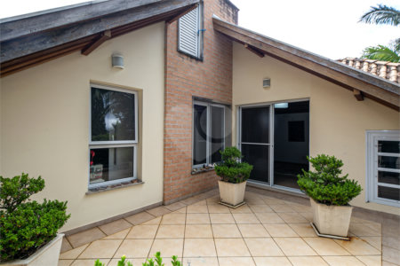 Casa à venda com 5 quartos, sendo 4 suítes, no condomínio Villa de Monterey, São Paulo - SP