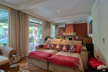 Casa Térrea à venda com 3 suítes em Granja Julieta, São Paulo, SP