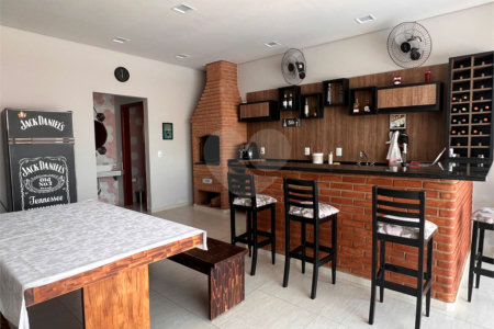 Casa à venda com 3 quartos, sendo 2 suítes, no condomínio Terras de Mont Serrat, Salto - SP