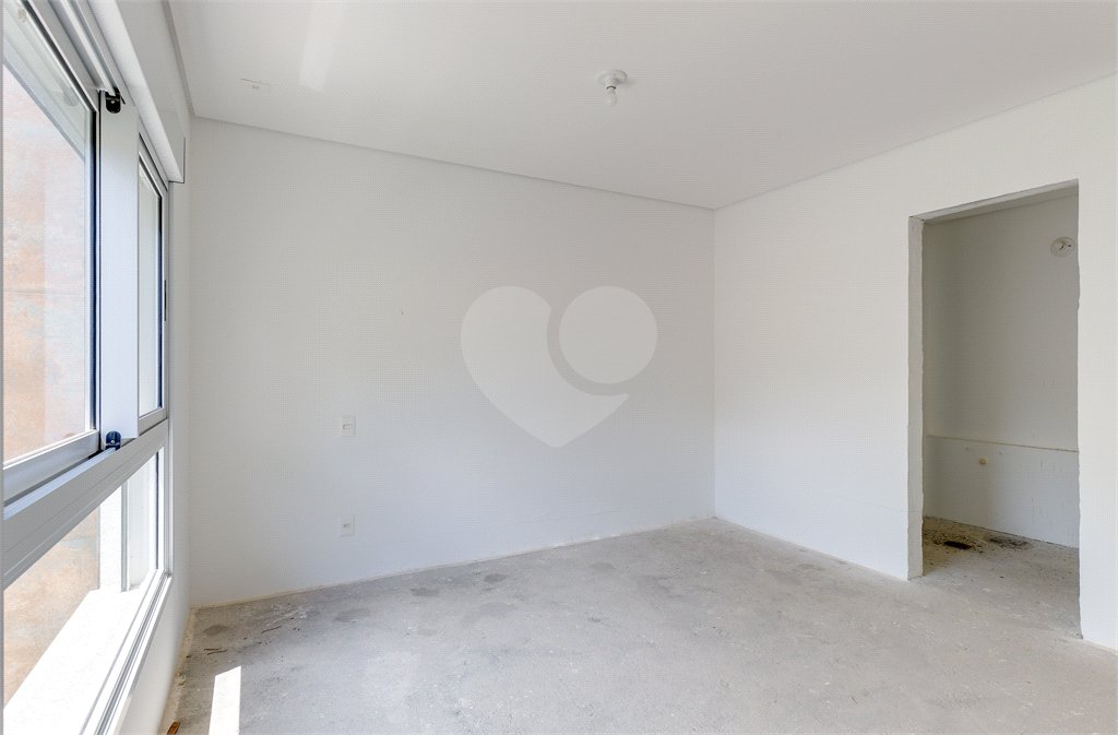 Casa à venda com 4 quartos, sendo 3 suítes, no condomínio Jardim Flora, São Paulo - SP