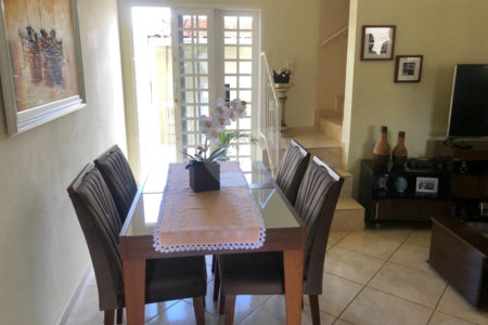 Casa à venda com 3 quartos, sendo 2 suítes,  em Jardim do Lago, Atibaia, SP