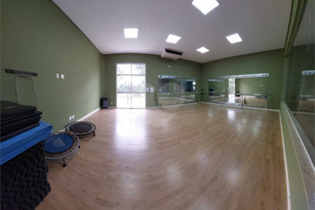 Casa à venda ou para alugar com 4 quartos, sendo 3 suítes, no condomínio Figueira Garden, Atibaia - SP