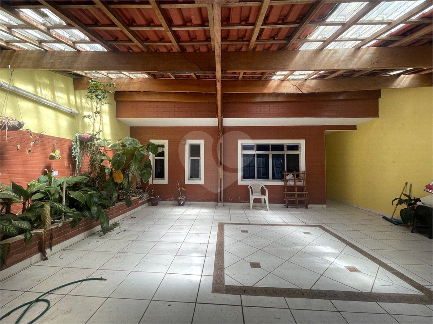 Sobrado à venda com 4 quartos, sendo 1 suíte, em Vila Gilda, Santo André, SP