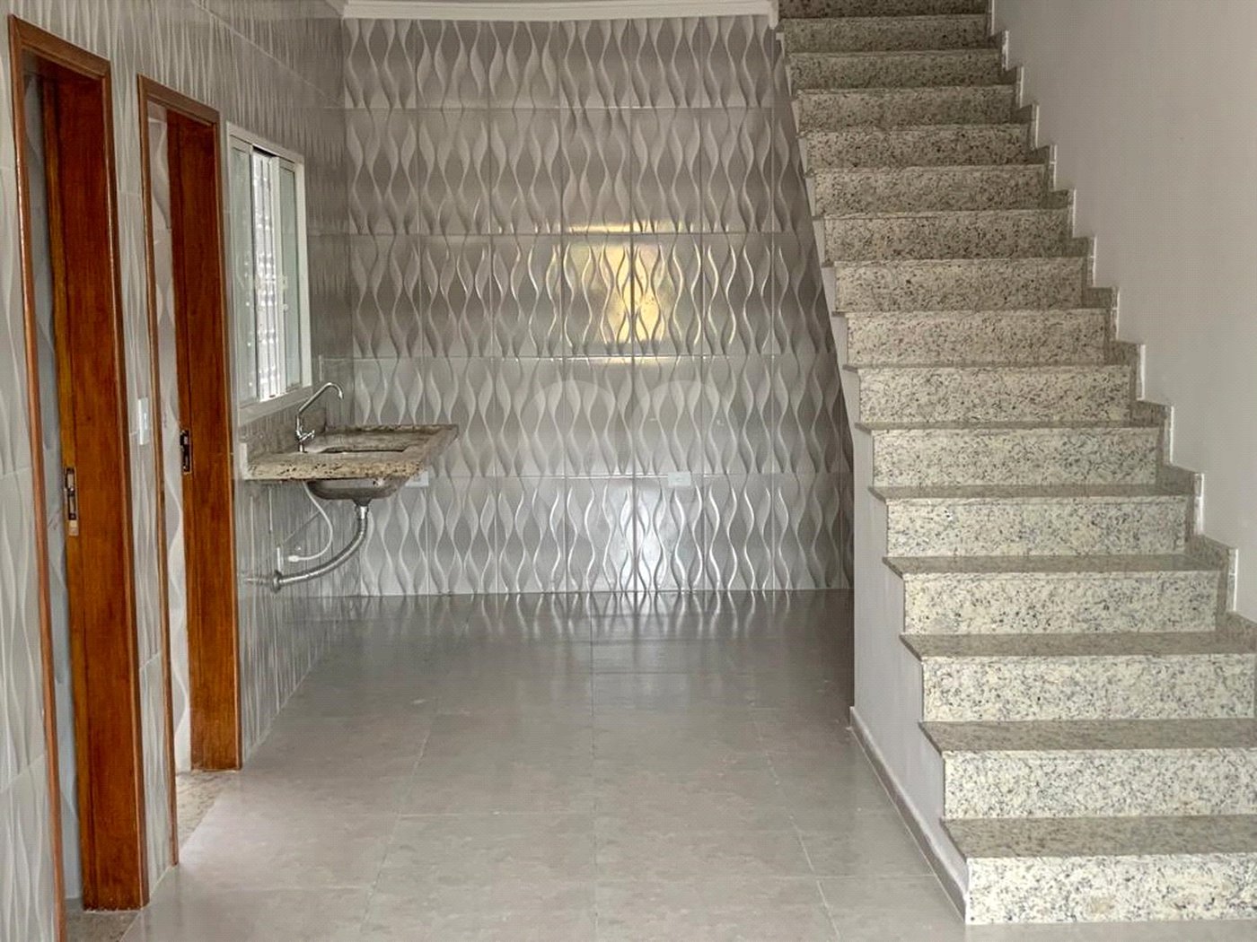 Sobrado à venda com 3 quartos, sendo 1 suíte, em Vila Mazzei, São Paulo, SP