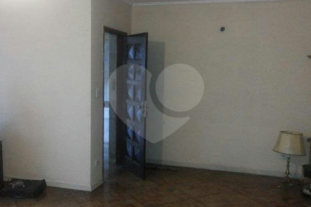 Sobrado à venda com 3 quartos, sendo 1 suíte,  em Granja Julieta, São Paulo, SP